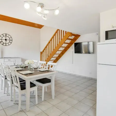 Holiday Villas Des Fees 度假居 *